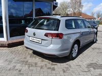 Gebraucht VW Passat Conceptline 150 PS (110 kW) 2022 Mondsteingrau Kombi