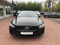 Gebraucht Volvo V60 Plus 349 PS (256 kW) 2025 Onyx black metallic Kombi