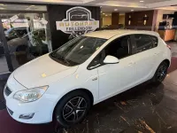 Gebraucht Opel Astra Selection 87 PS (63 kW) 2011 Weiß Limousine