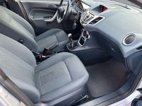 Gebraucht Ford Fiesta Titanium 82 PS (60 kW) 2011 Silber Kleinwagen