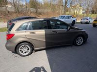 Gebraucht Mercedes B200 136 PS (100 kW) 2014 Grau Kleinwagen