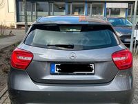 Gebraucht Mercedes A180 122 PS (89 kW) 2013 Grau Kleinwagen