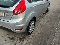 Gebraucht Ford Fiesta 60 PS (44 kW) 2009 Silber Kleinwagen
