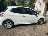 Gebraucht Peugeot 208 Active 82 PS (60 kW) 2013 Weiß Kleinwagen