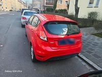 Gebraucht Ford Fiesta 101 PS (74 kW) 2015 Rot Kleinwagen