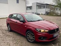 Gebraucht Fiat Tipo 95 PS (69 kW) 2019 Rot Kombi