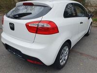 Gebraucht Kia Rio Attract 86 PS (63 kW) 2012 Weiß Limousine