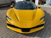 Gebraucht Ferrari SF90 1001 PS (736 kW) 2023 Gelb Cabrio