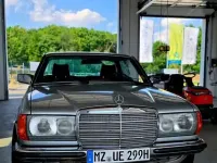 Gebraucht Mercedes 230 109 PS (80 kW) 1979 Silber