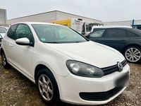 Gebraucht VW Golf VI 85 PS (62 kW) 2011 Weiß Kleinwagen