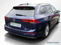 Gebraucht VW Golf VIII Life 150 PS (110 kW) 2022 Atlantik blue metallic Kombi