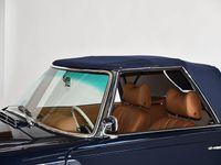 Gebraucht Mercedes 230 150 PS (110 kW) 1964 Blau Cabrio
