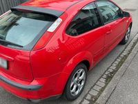 Gebraucht Ford Focus 101 PS (74 kW) 2007 Rot Kleinwagen