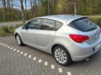 Gebraucht Opel Astra 140 PS (102 kW) 2011 Silber Kleinwagen