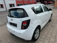 Gebraucht Chevrolet Aveo LT 95 PS (69 kW) 2012 Weiß Kleinwagen