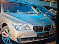 Gebraucht BMW 750 Sport Line 408 PS (300 kW) 2009 Silber Limousine