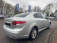 Gebraucht Toyota Avensis 147 PS (108 kW) 2011 Silber Limousine