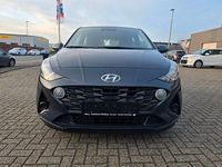 Gebraucht Hyundai i10 Advanced 67 PS (49 kW) 2022 Grau Kleinwagen
