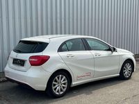 Gebraucht Mercedes A180 Style 122 PS (89 kW) 2015 Weiß Kleinwagen