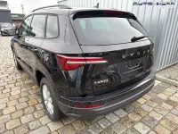 Neu Skoda Karoq Selection 150 PS (110 kW) 2025 Schwarz metallic schwarz metallic SUV