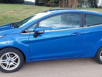 Gebraucht Ford Fiesta Titanium 125 PS (91 kW) 2013 Blau Kleinwagen