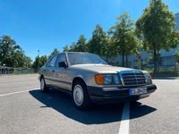 Gebraucht Mercedes E230 132 PS (97 kW) 1988 Silber Limousine