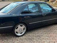 Gebraucht Mercedes E230 Avantgarde 150 PS (110 kW) 1997 Schwarz Limousine