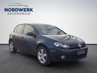 Gebraucht VW Golf VI Team 105 PS (77 kW) 2010 Blau Kleinwagen