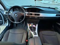 Gebraucht BMW 320 177 PS (130 kW) 2009 Silber Kombi
