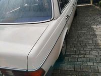 Gebraucht Mercedes 200 109 PS (80 kW) 1983 Weiß Limousine