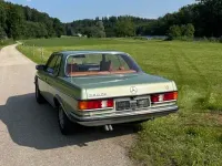 Gebraucht Mercedes E280 177 PS (130 kW) 1977 Grün