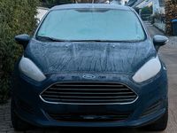 gebraucht Ford Fiesta 1.2l - Bj 2015 in blau 96t km