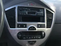Gebraucht Kia Carens 139 PS (102 kW) 2005 Silber Van / Kleinbus