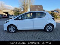 Gebraucht Toyota Yaris Hybrid 75 PS (55 kW) 2014 Weiß Limousine