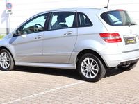 Gebraucht Mercedes B180 116 PS (85 kW) 2011 Silber Van / Kleinbus