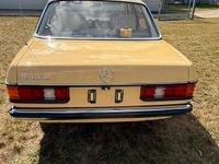 Gebraucht Mercedes E230 136 PS (100 kW) 1980 Gelb Limousine