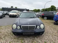 Gebraucht Mercedes E280 204 PS (150 kW) 2000 Blau Limousine