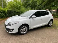 Gebraucht Renault Mégane Dynamique 131 PS (96 kW) 2013 Weiß Limousine