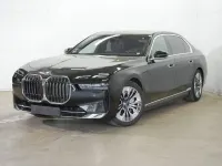 Gebraucht BMW 750e Comfort Edition 489 PS (359 kW) 2024 Black sapphire Limousine