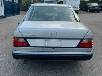 Gebraucht Mercedes 230 132 PS (97 kW) 1992 Silber Limousine