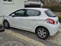 Gebraucht Peugeot 208 Allure 95 PS (69 kW) 2012 Weiß Kleinwagen