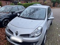Gebraucht Renault Clio II Authentique 75 PS (55 kW) 2006 Silber Kleinwagen