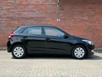 Gebraucht Hyundai i20 Select 101 PS (74 kW) 2017 Schwarz Limousine