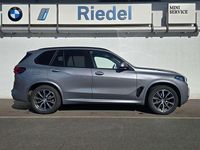 Gebraucht BMW X5 M Sport 352 PS (258 kW) 2024 Skyscraper grau metallic SUV