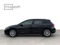 Second-hand VW Golf VIII Life 131 CP (96 kW) 2023 Negru Berlinǎ