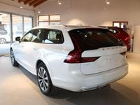 Neu Volvo V90 CC Plus 250 PS (183 kW) 2025 Weiß Kombi