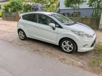 Gebraucht Ford Fiesta Trend 82 PS (60 kW) 2010 Weiß Limousine
