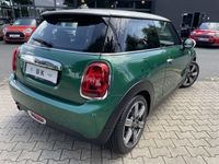 Gebraucht Mini Cooper 136 PS (100 kW) 2019 Grün metallic british racing green iv metallicgrün Kleinwagen