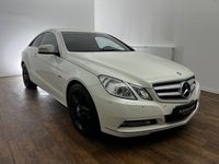 Gebraucht Mercedes E220 AMG 170 PS (125 kW) 2011 Weiß Coupé