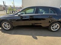 Gebraucht Mercedes A180 116 PS (85 kW) 2020 Schwarz Limousine